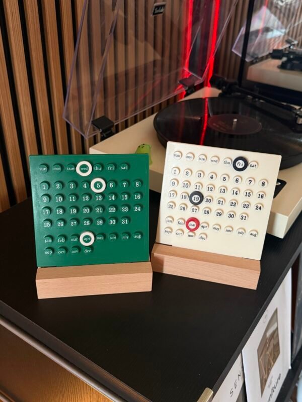 Table ring-a-date calendar